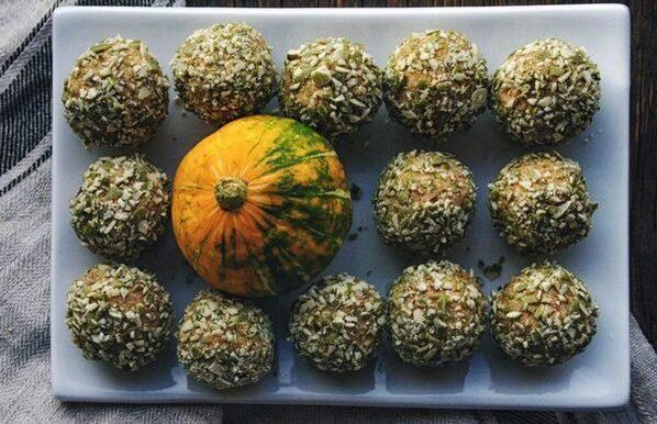 Honey ball made from pumpkin seeds from prostatitis